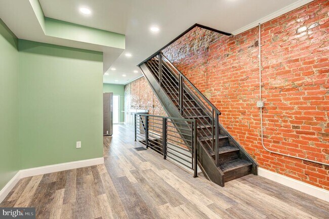 Building Photo - 2643 N Mascher St