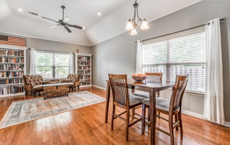 Building Photo - 10165 Carly Dr