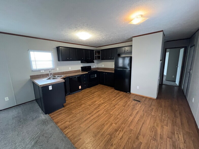 Building Photo - 133 Burch St