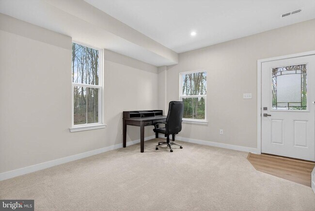 Building Photo - 54 Sidney Ln