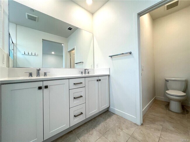 Primary Photo - 1645 W Lincoln Ave