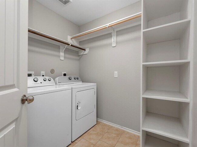Building Photo - 7246 Basque Country Dr