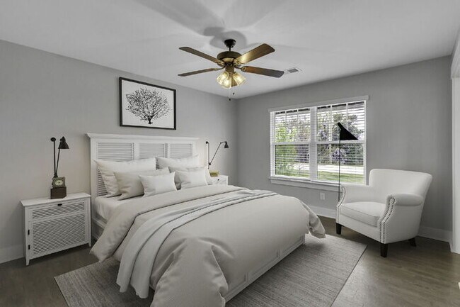 Building Photo - Charming 3-Bed, 2.5-Bath Townhouse Gem in Travelers Rest