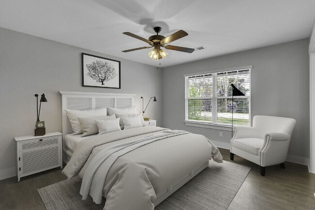 Building Photo - Charming 3-Bedroom Townhouse Retreat in Travelers Rest