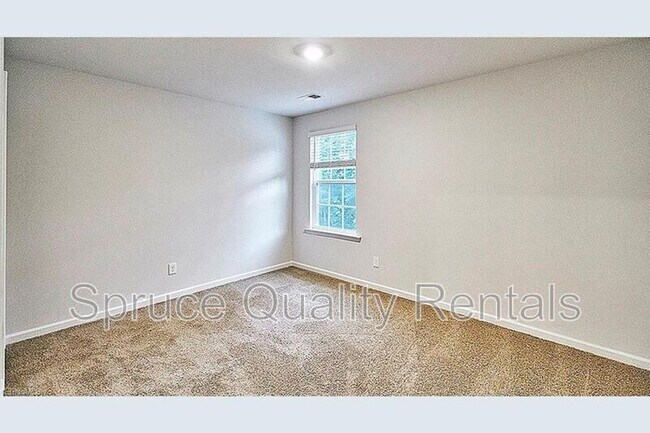 Building Photo - 2025 Longshadow St