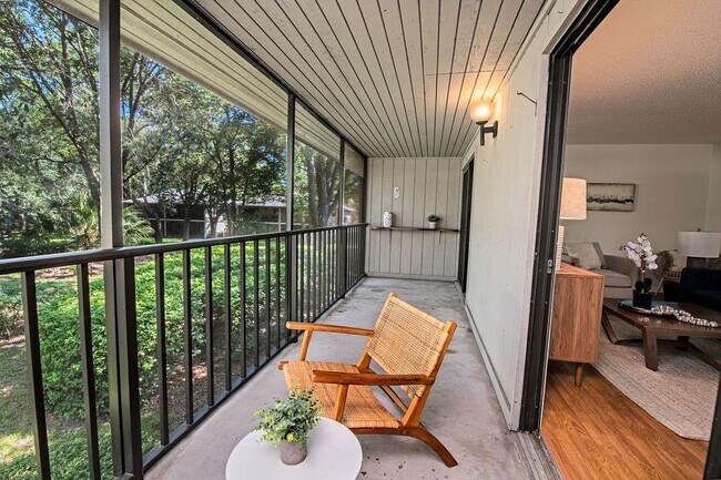 Building Photo - 10 Alcira Ct