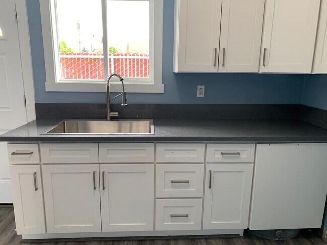 Building Photo - 5825-5825 SE 88th Ave
