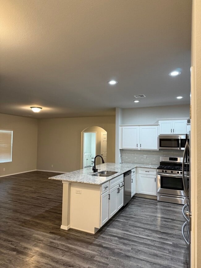 Building Photo - 1232 E Toledo St