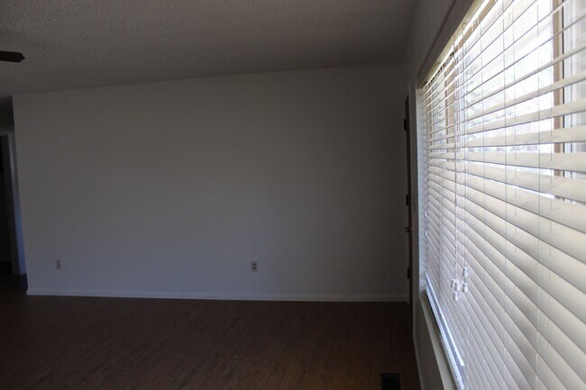 Building Photo - 6520 Climax Ave