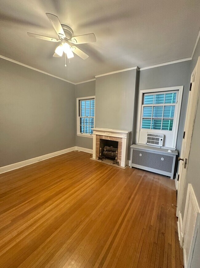 Building Photo - 2007 Kenilworth Pl