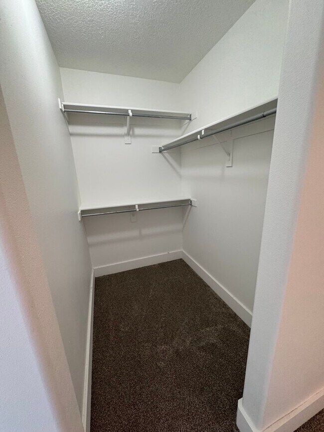 Building Photo - Amazing Riverton Townhome in Aspen Springs!