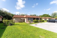 Building Photo - 1904 Palmland Dr