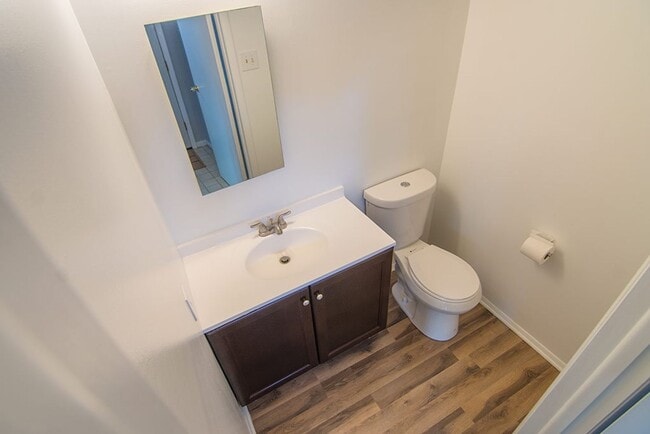 Building Photo - Commuters dream. Beautiful 3 BR 2 FB, 2 HB townhome