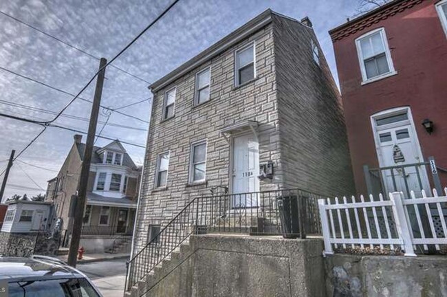 Building Photo - 118 Laurel St