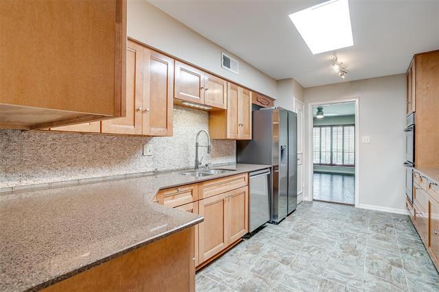 Building Photo - 2301 Ridgmar Plaza