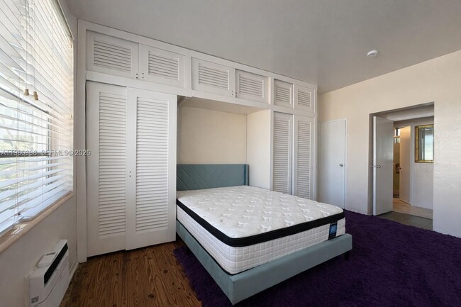 Building Photo - 4710 Pine Tree Dr