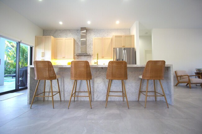 Building Photo - 129 Indies Dr S