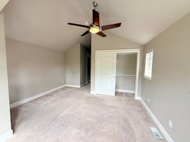 Building Photo - West Seattle Townhome