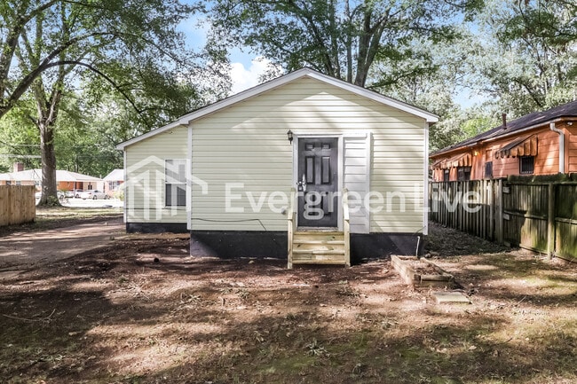 Building Photo - 3621 Vanuys Rd