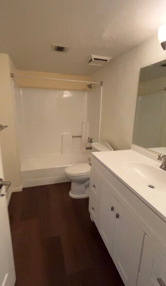 Building Photo - 1720 E Thunderbird Rd