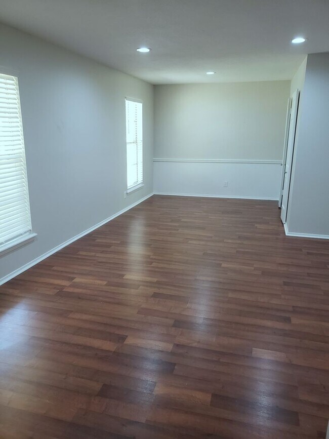 Building Photo - 3 Bedroom Steps from Rudman Trail & Souths...