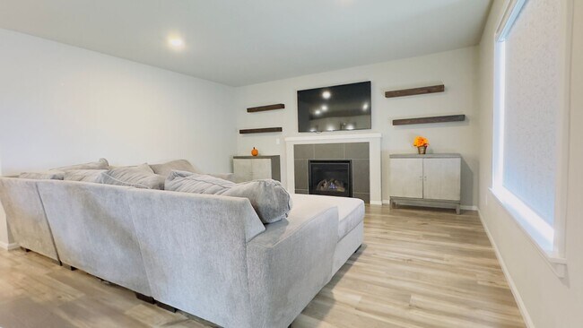 Building Photo - 5+ Bedroom Home in NE Lacey on Large Lot with Long Lake access plus A/C!