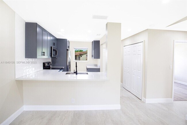 Building Photo - 9431 Boca Cove Cir