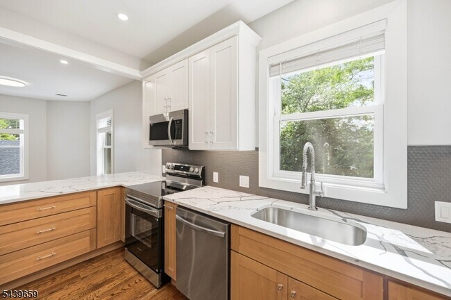 Building Photo - 40 Jardine Rd