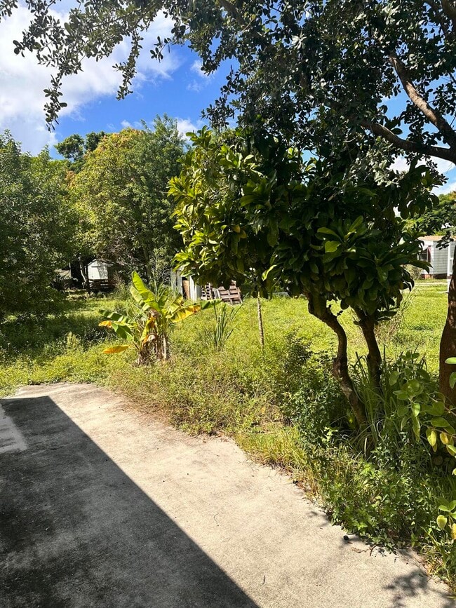 Building Photo - 11898 Cove Pl
