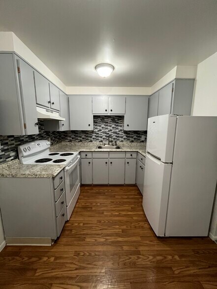 Kitchen - 926 N Marion St