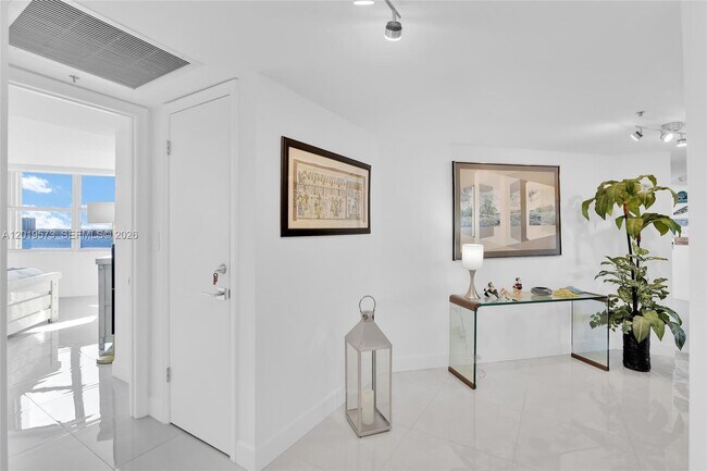 Building Photo - 5200 N Ocean Dr