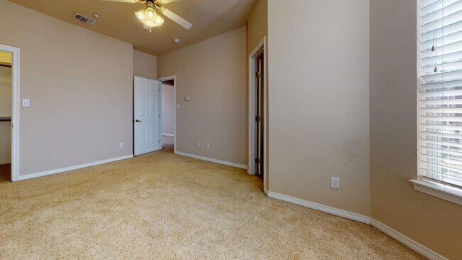 Building Photo - Lakeridge Townhomes #704