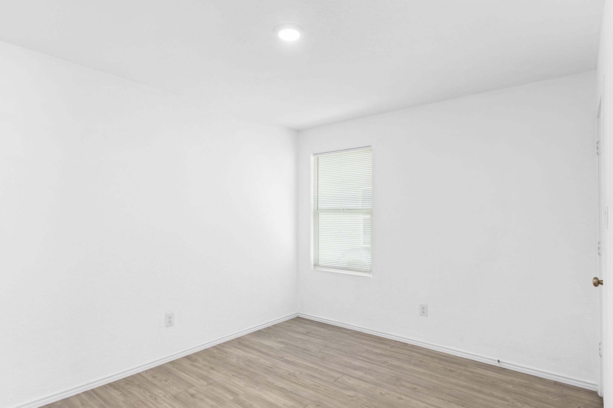Building Photo - 422 De Herrera