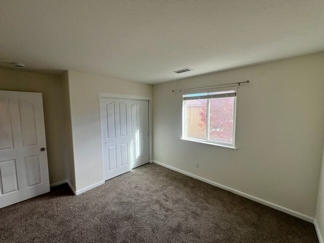 Building Photo - Four Bedroom South Reno Two Story Home with Washer/Dryer