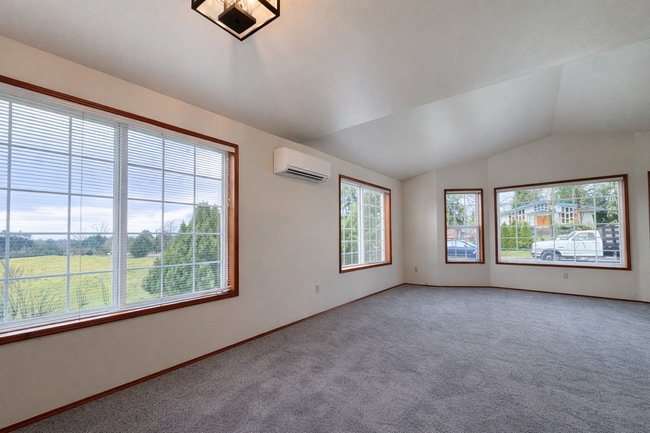 Building Photo - Country Living