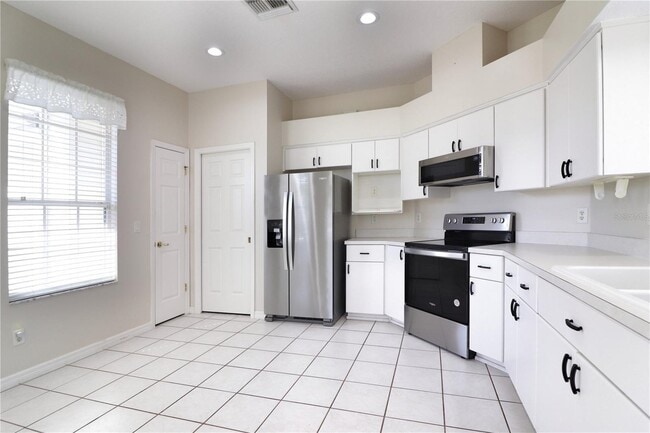 Building Photo - 5316 Sir Churchill Dr