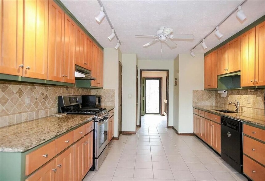 Building Photo - 5100 Forest Mist Dr