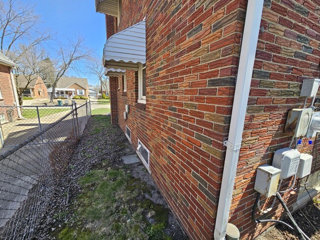 Building Photo - 2001 N Denwood St