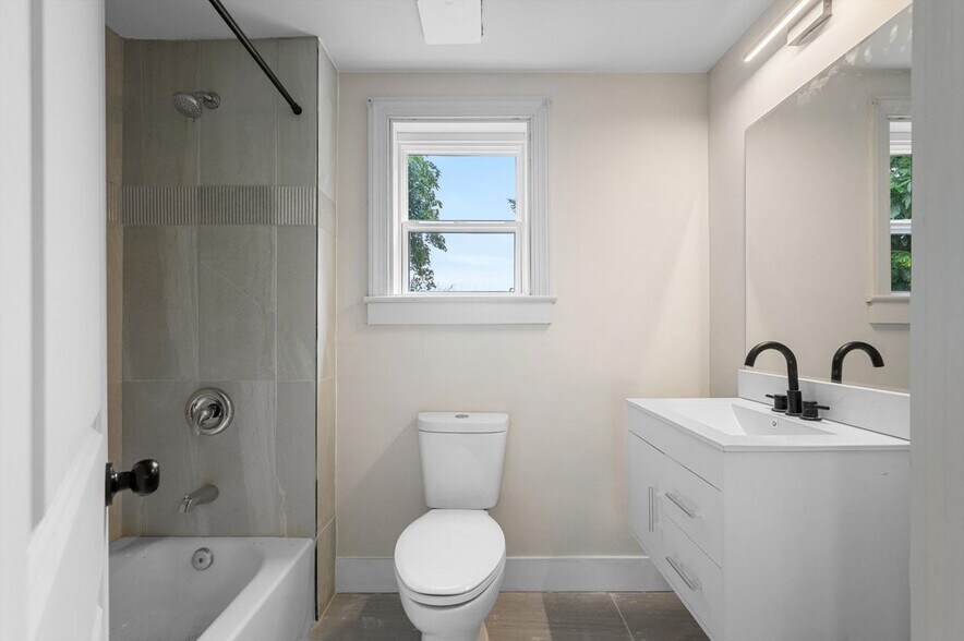 Building Photo - 553 Highland Ave