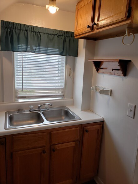 Building Photo - 557 4th St