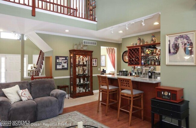 Building Photo - 8 Sarah Ct