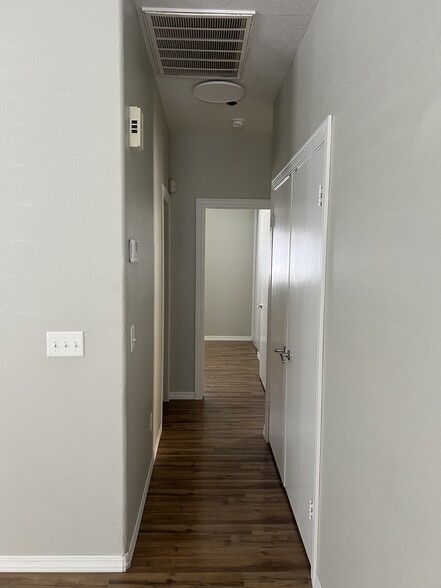 Building Photo - 7500 E Deer Valley Rd