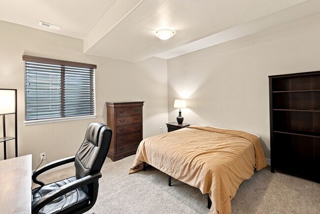 Building Photo - 12441 Woodruff Dr