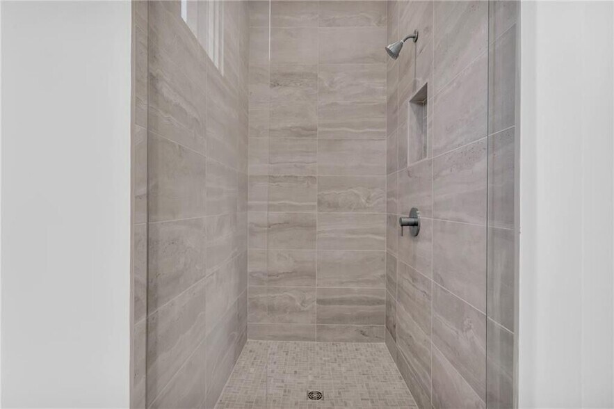 Building Photo - 10965 Serenbe Ln