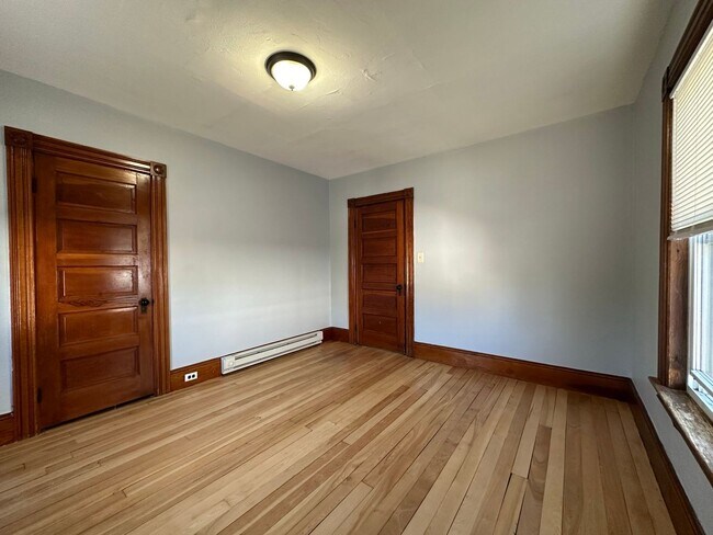 Building Photo - 449 Kelley St