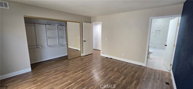 Building Photo - 751 Vía Los Santos