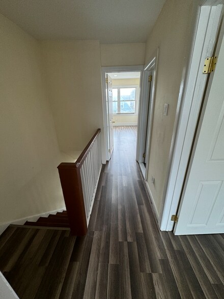 Building Photo - 7101 Radbourne Rd