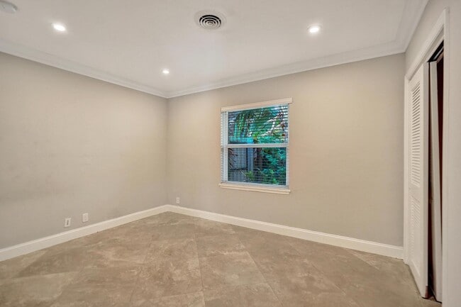 Building Photo - 1145 NE 12th Ave