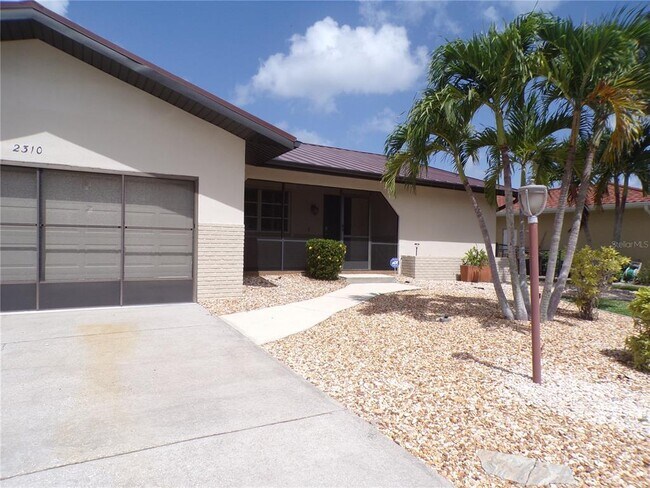 Building Photo - 2310 Palm Tree Dr