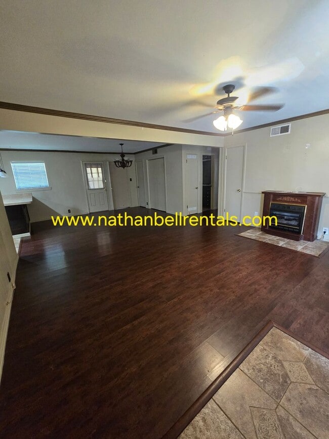 Building Photo - 3165 E Houston St